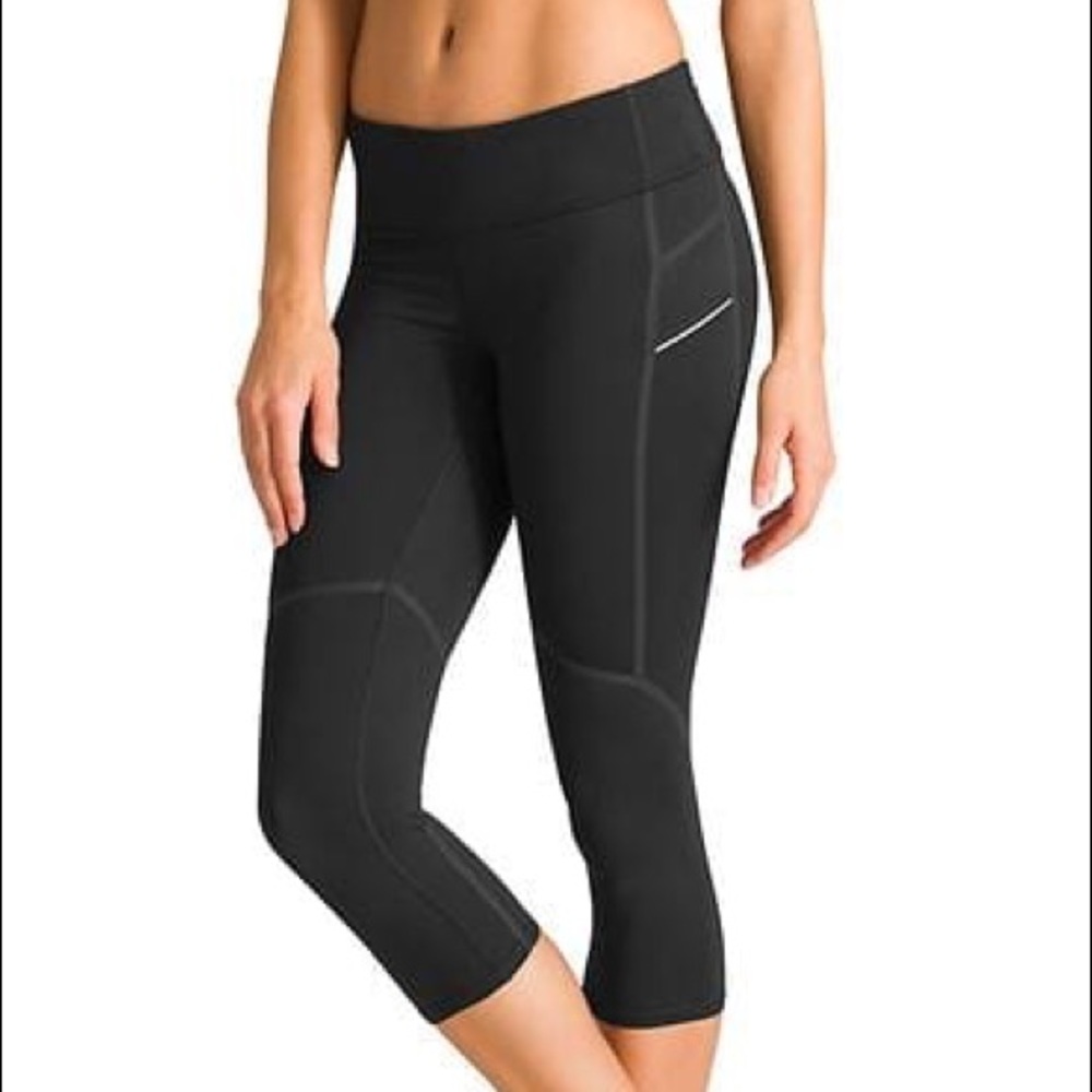 Athleta Gap Black Capri small